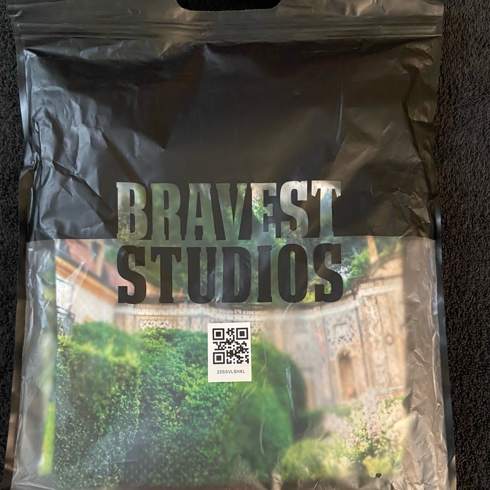 *NWT* Villa Shorts (X - Large) Bravest Studios